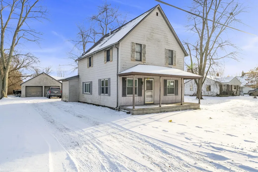 2049 Henry Street Port Huron Charter Township MI 48060
