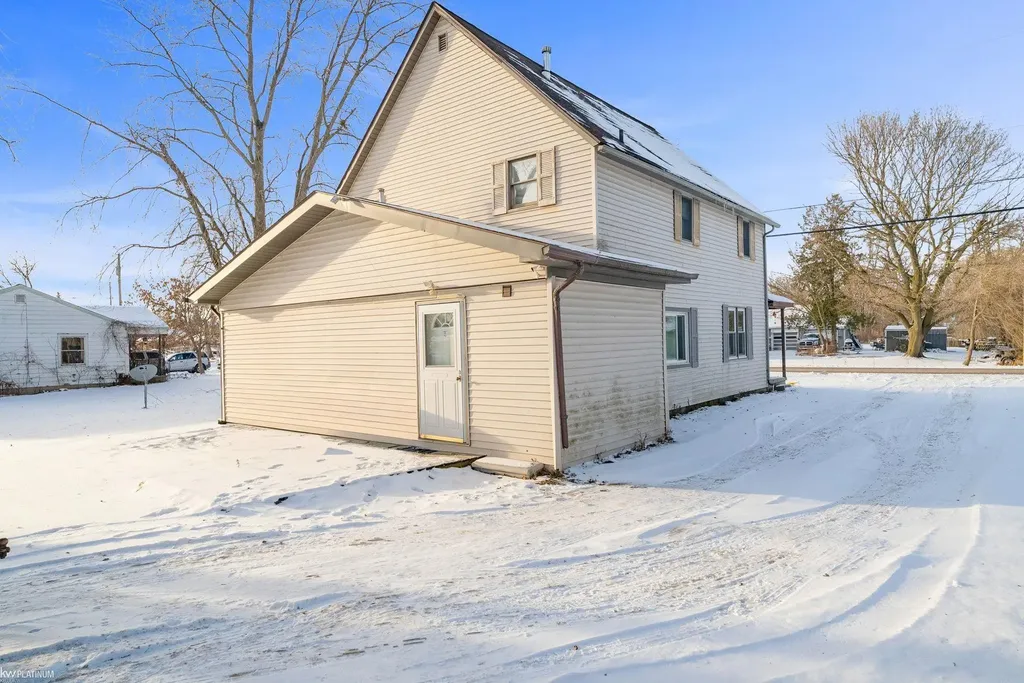 2049 Henry Street Port Huron Charter Township MI 48060