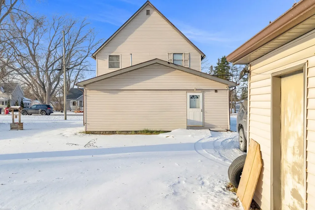 2049 Henry Street Port Huron Charter Township MI 48060