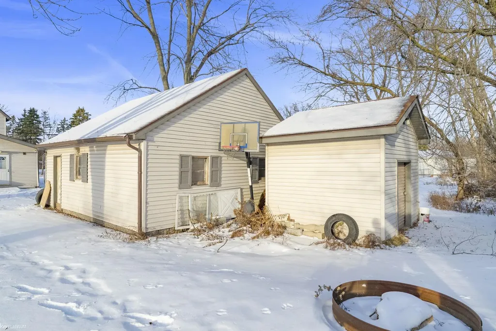 2049 Henry Street Port Huron Charter Township MI 48060