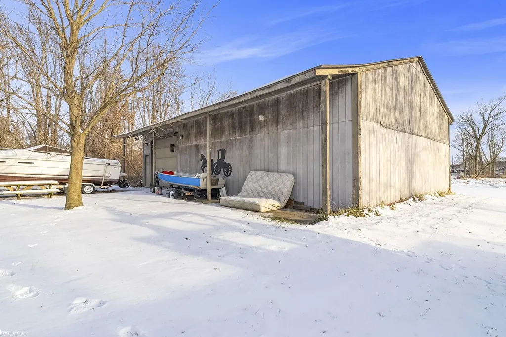 2049 Henry Street Port Huron Charter Township MI 48060