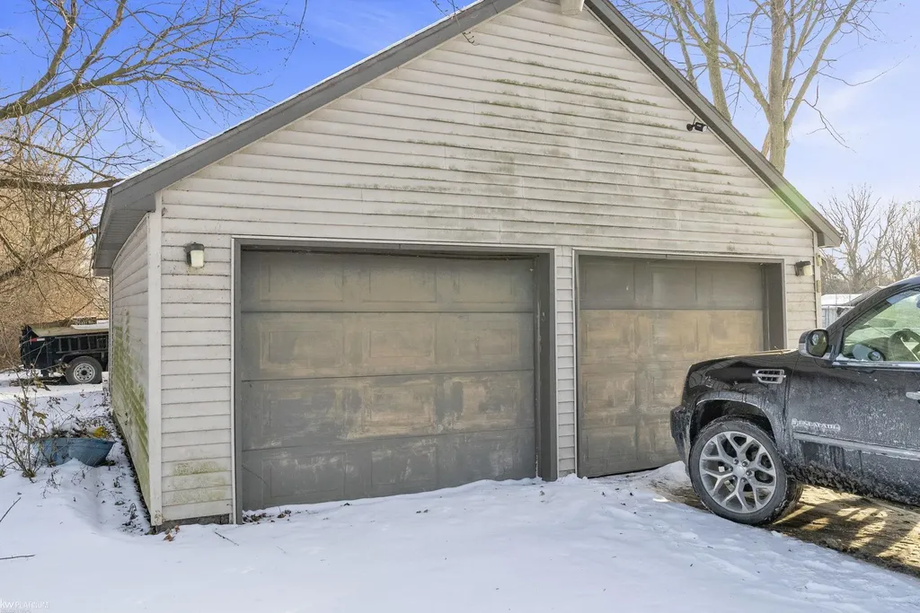 2049 Henry Street Port Huron Charter Township MI 48060