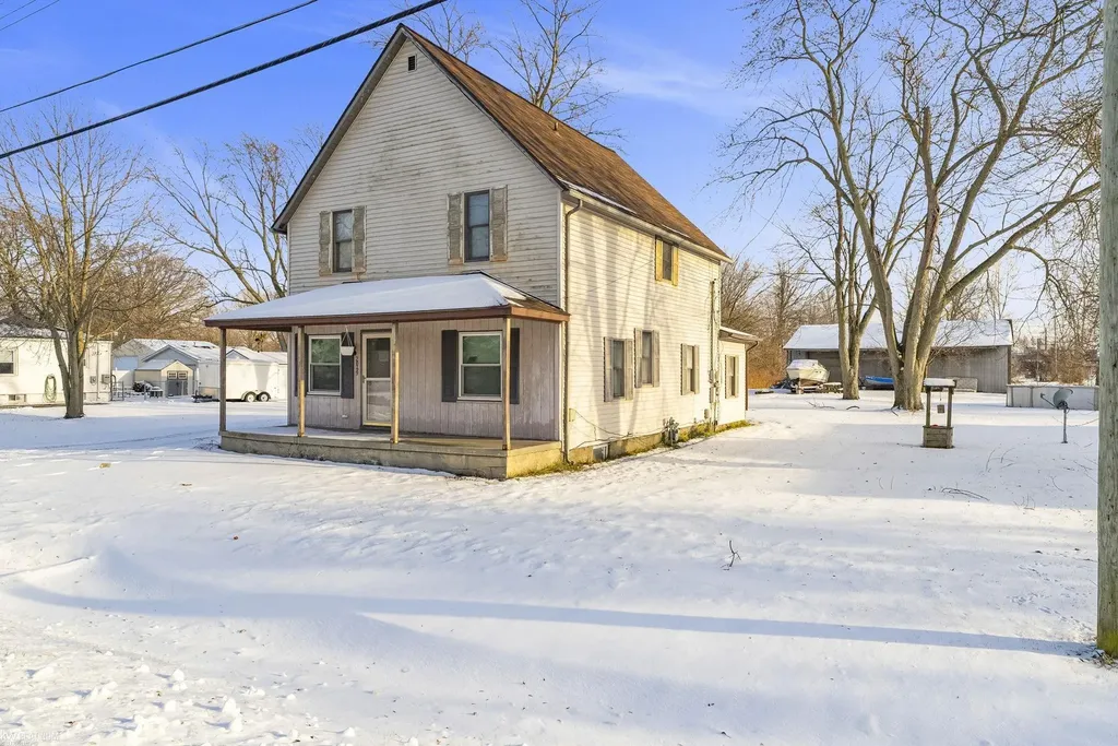 2049 Henry Street Port Huron Charter Township MI 48060