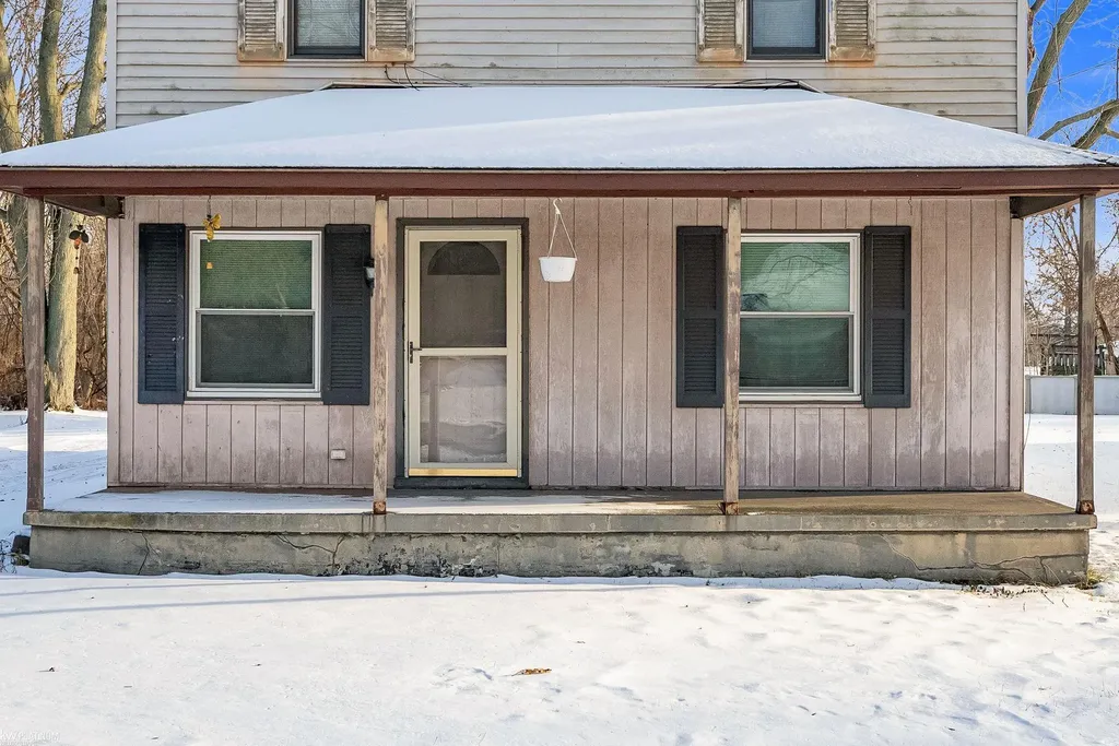 2049 Henry Street Port Huron Charter Township MI 48060