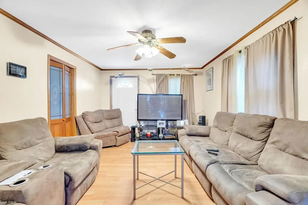 2049 Henry Street Port Huron Charter Township MI 48060