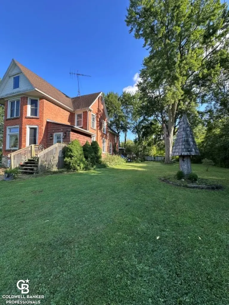 10729 Brandon Road Emmett Village MI 48022