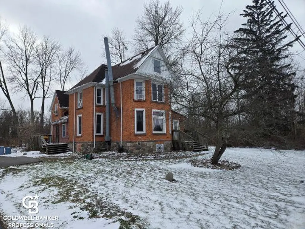 10729 Brandon Road Emmett Village MI 48022