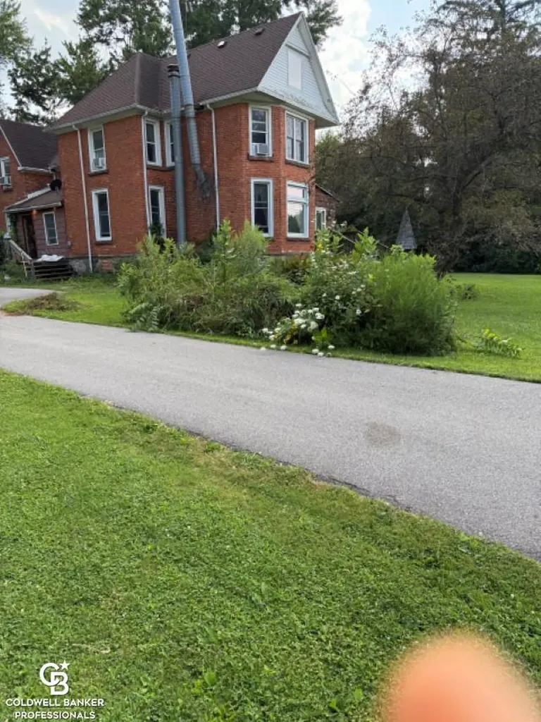 10729 Brandon Road Emmett Village MI 48022
