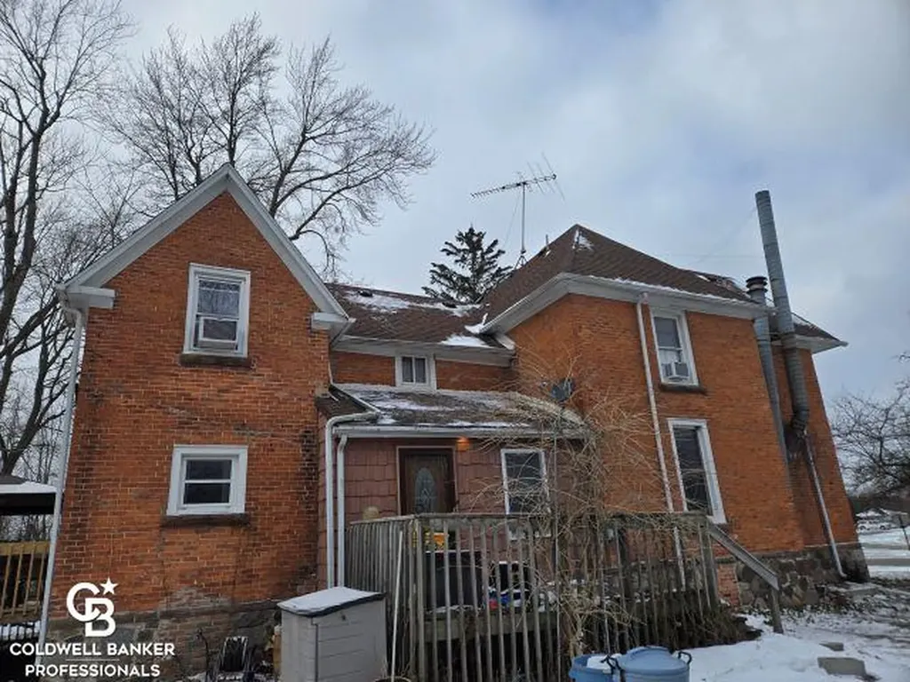 10729 Brandon Road Emmett Village MI 48022