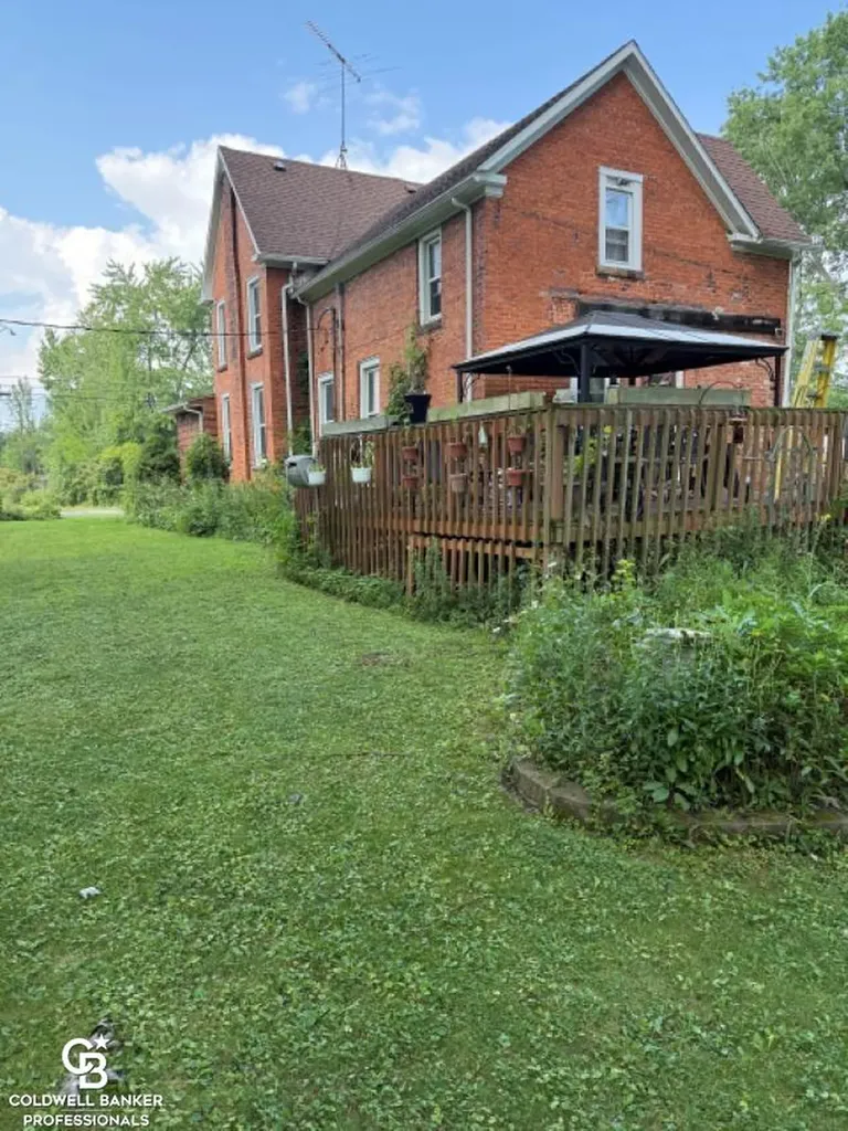10729 Brandon Road Emmett Village MI 48022