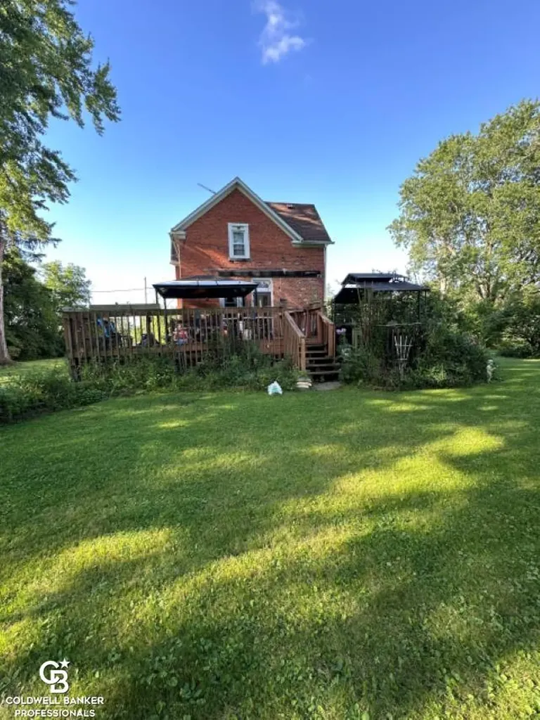 10729 Brandon Road Emmett Village MI 48022