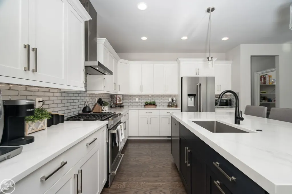 16818 Glenhurst Drive Macomb Township MI 48044