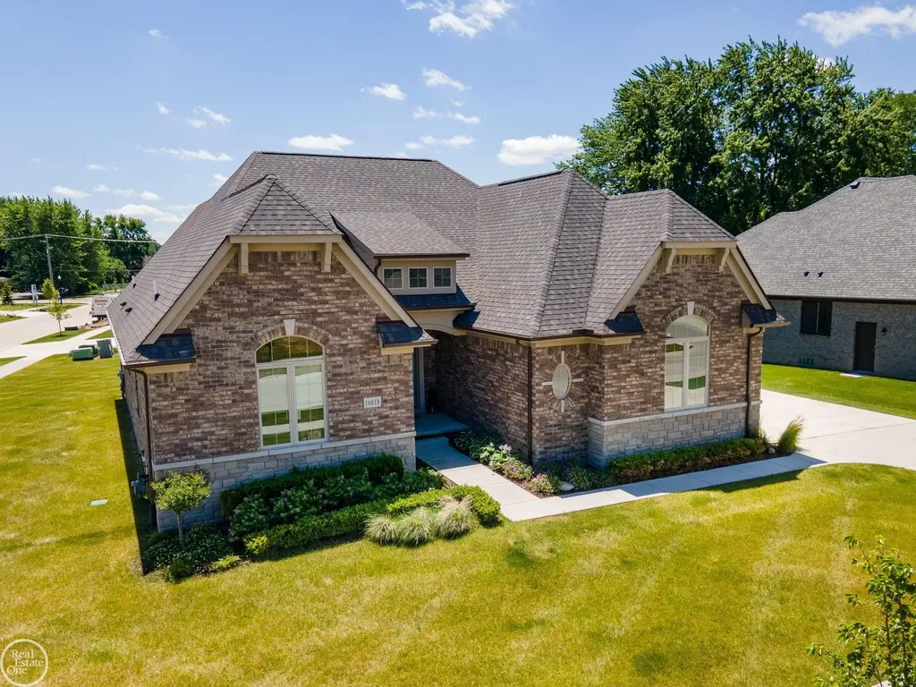 16818 Glenhurst Drive Macomb Township MI 48044