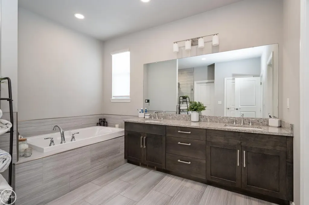 16818 Glenhurst Drive Macomb Township MI 48044