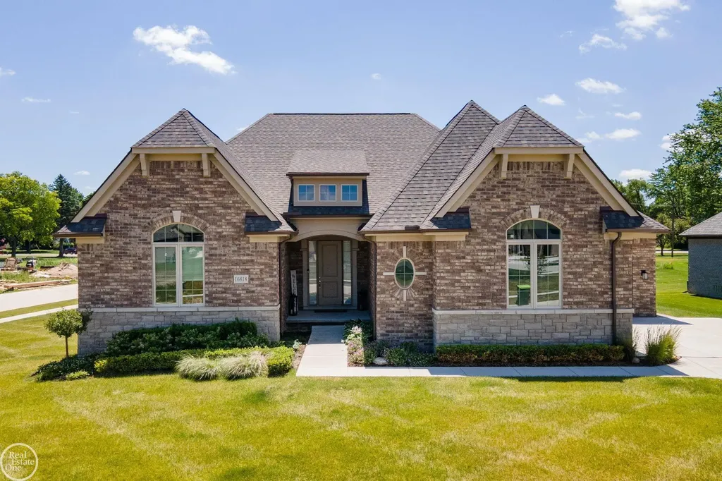 16818 Glenhurst Drive Macomb Township MI 48044