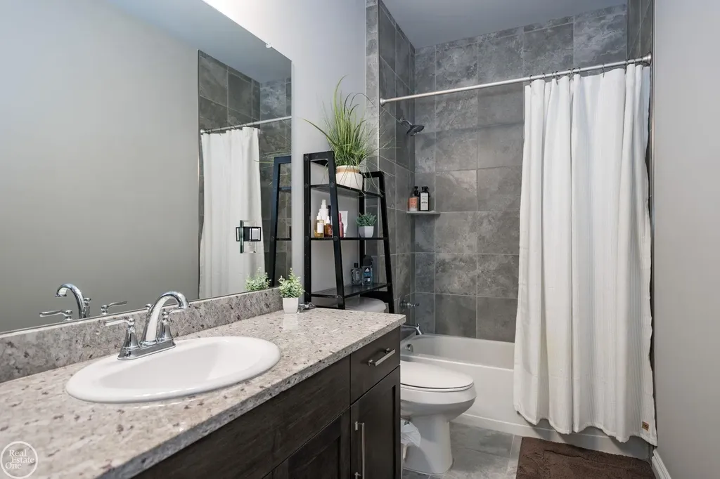 16818 Glenhurst Drive Macomb Township MI 48044