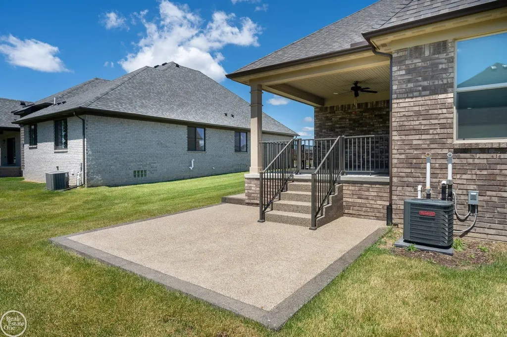 16818 Glenhurst Drive Macomb Township MI 48044