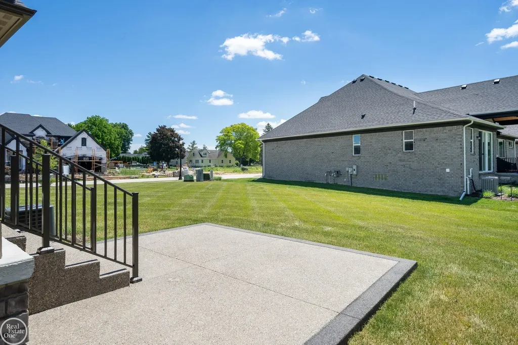 16818 Glenhurst Drive Macomb Township MI 48044
