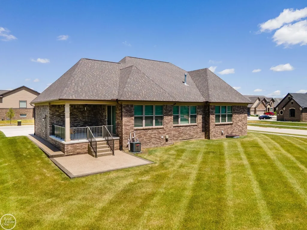 16818 Glenhurst Drive Macomb Township MI 48044