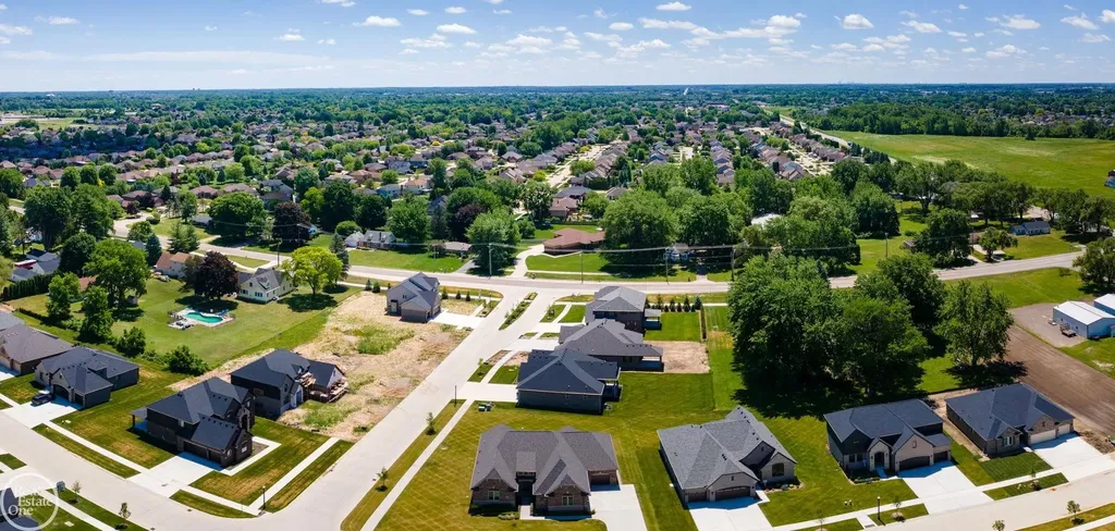 16818 Glenhurst Drive Macomb Township MI 48044