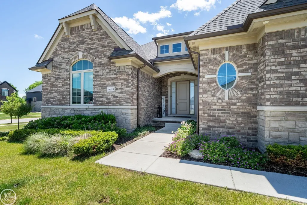 16818 Glenhurst Drive Macomb Township MI 48044