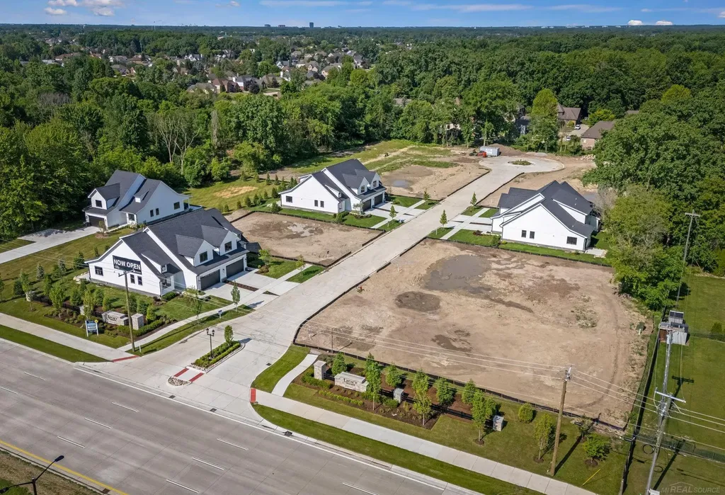 5829 Heights Drive Sterling Heights City MI 48314