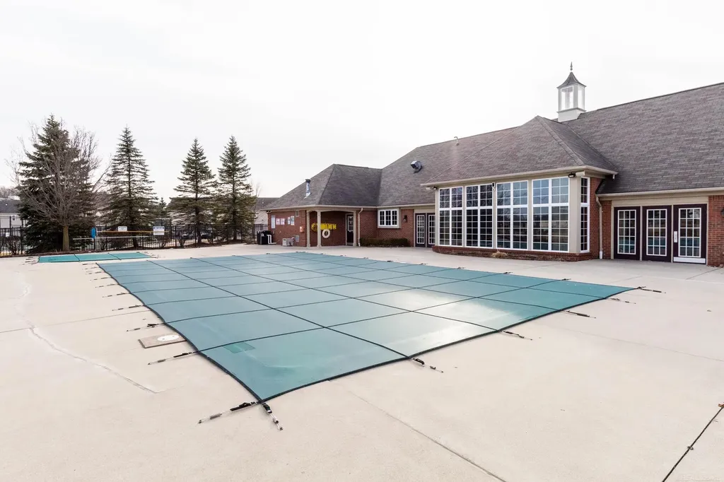 52196 Naugatuck Drive Macomb Township MI 48042
