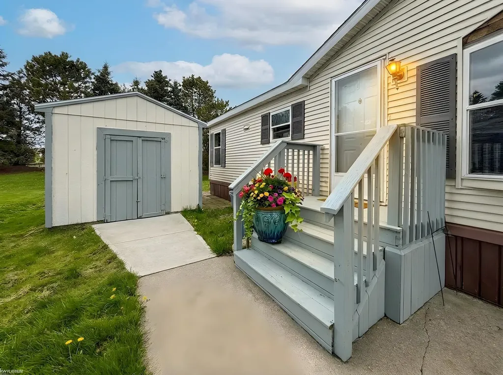 33181 Waterfall Court Lenox Township MI 48048