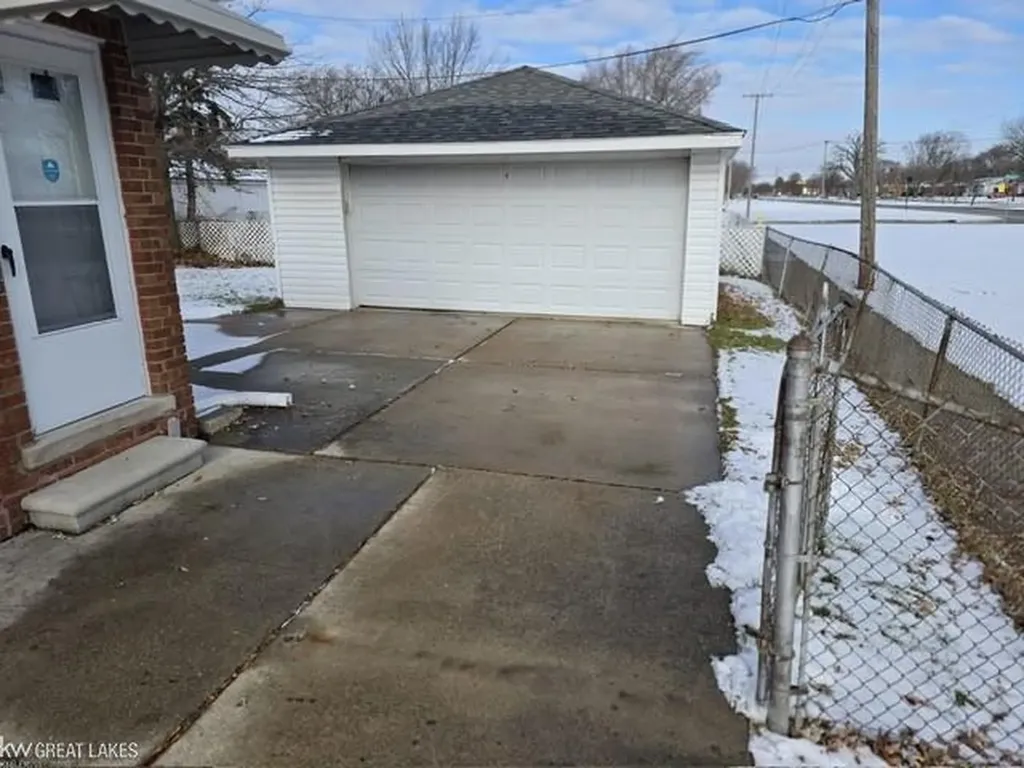 18595 Stephens Drive Eastpointe City MI 48021