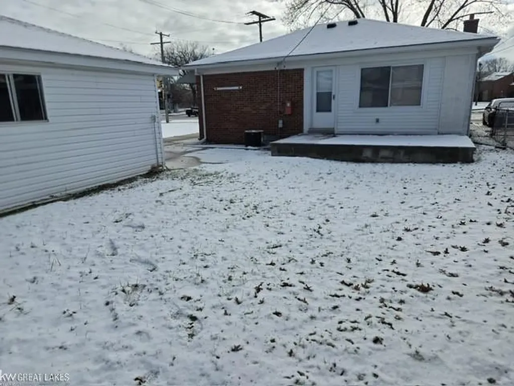 18595 Stephens Drive Eastpointe City MI 48021