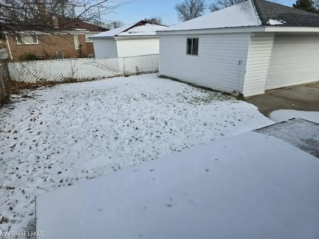 18595 Stephens Drive Eastpointe City MI 48021
