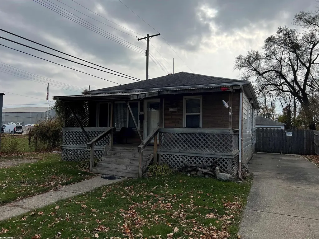 11568 Maxwell Avenue Warren City MI 48089