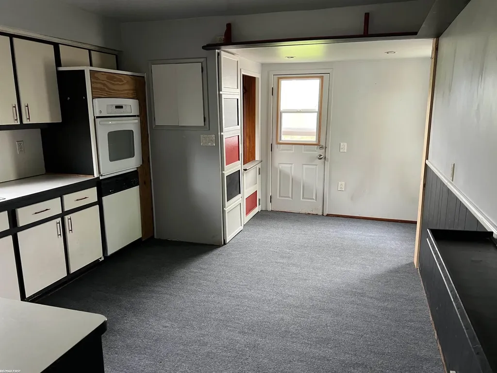 11568 Maxwell Avenue Warren City MI 48089