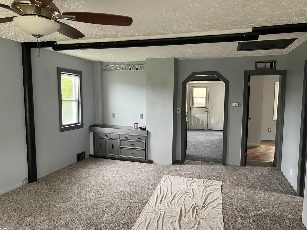 11568 Maxwell Avenue Warren City MI 48089