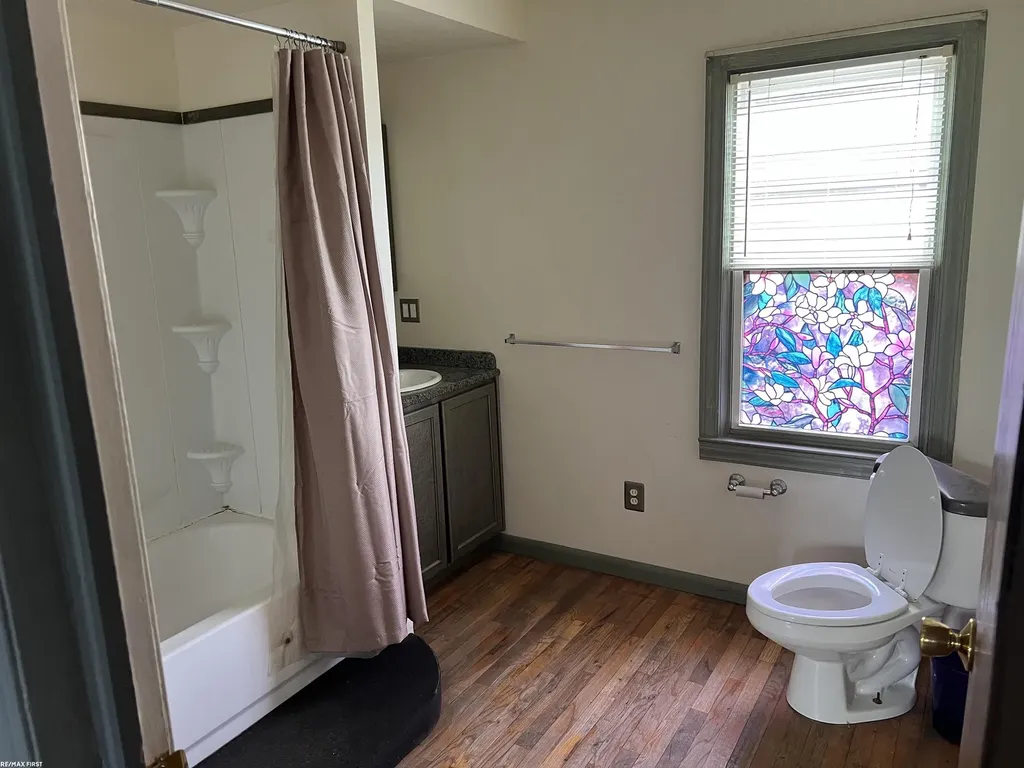 11568 Maxwell Avenue Warren City MI 48089