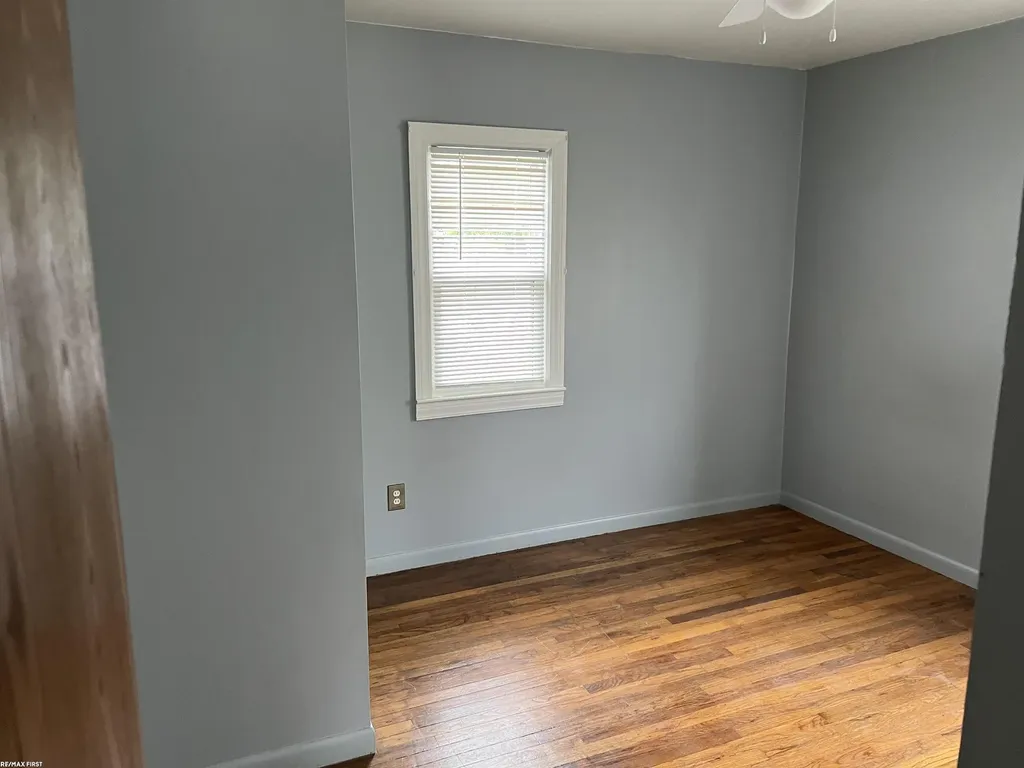 11568 Maxwell Avenue Warren City MI 48089