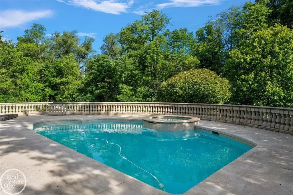 4575 Hidden Glen Circle Oakland Charter Township MI 48306