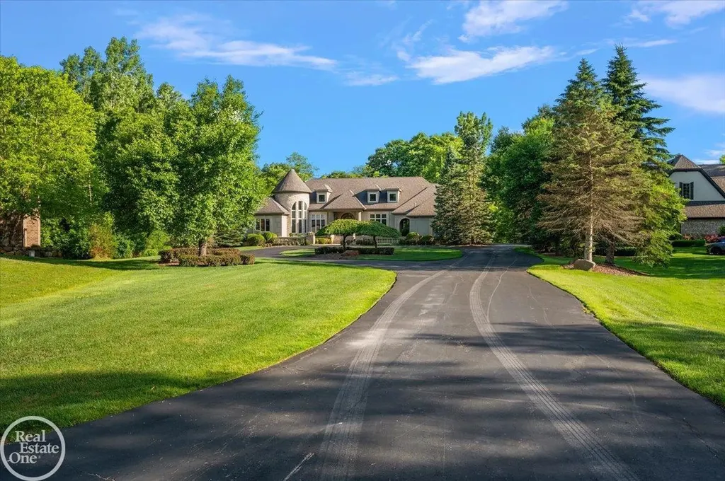 4575 Hidden Glen Circle Oakland Charter Township MI 48306
