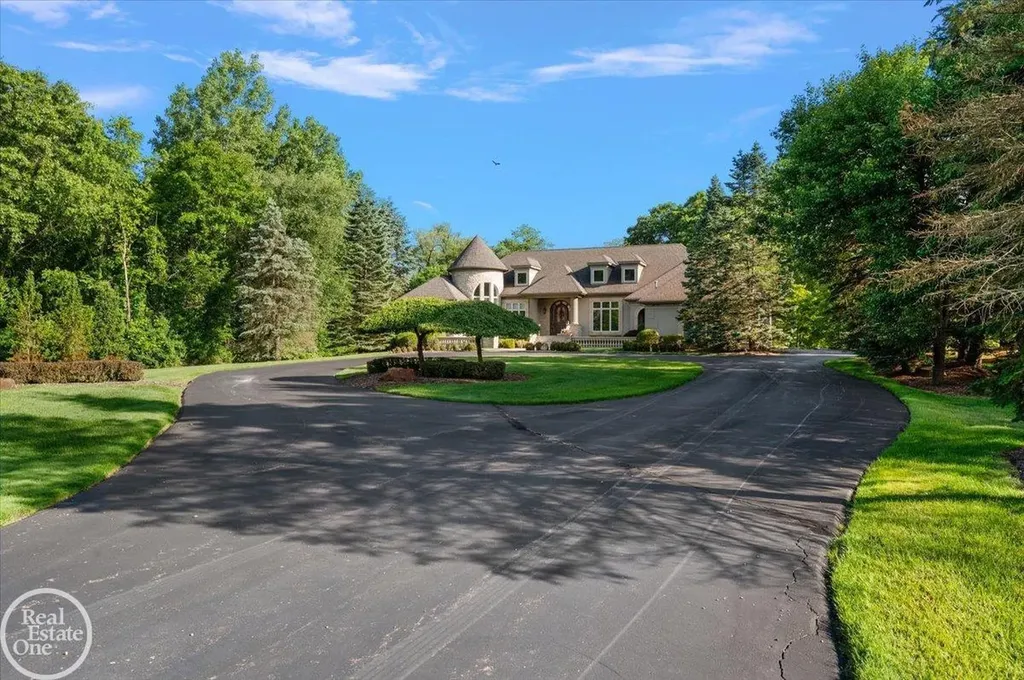 4575 Hidden Glen Circle Oakland Charter Township MI 48306