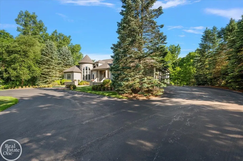 4575 Hidden Glen Circle Oakland Charter Township MI 48306
