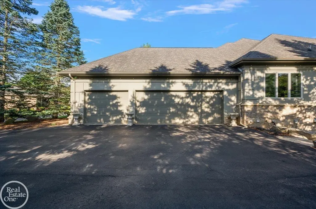 4575 Hidden Glen Circle Oakland Charter Township MI 48306