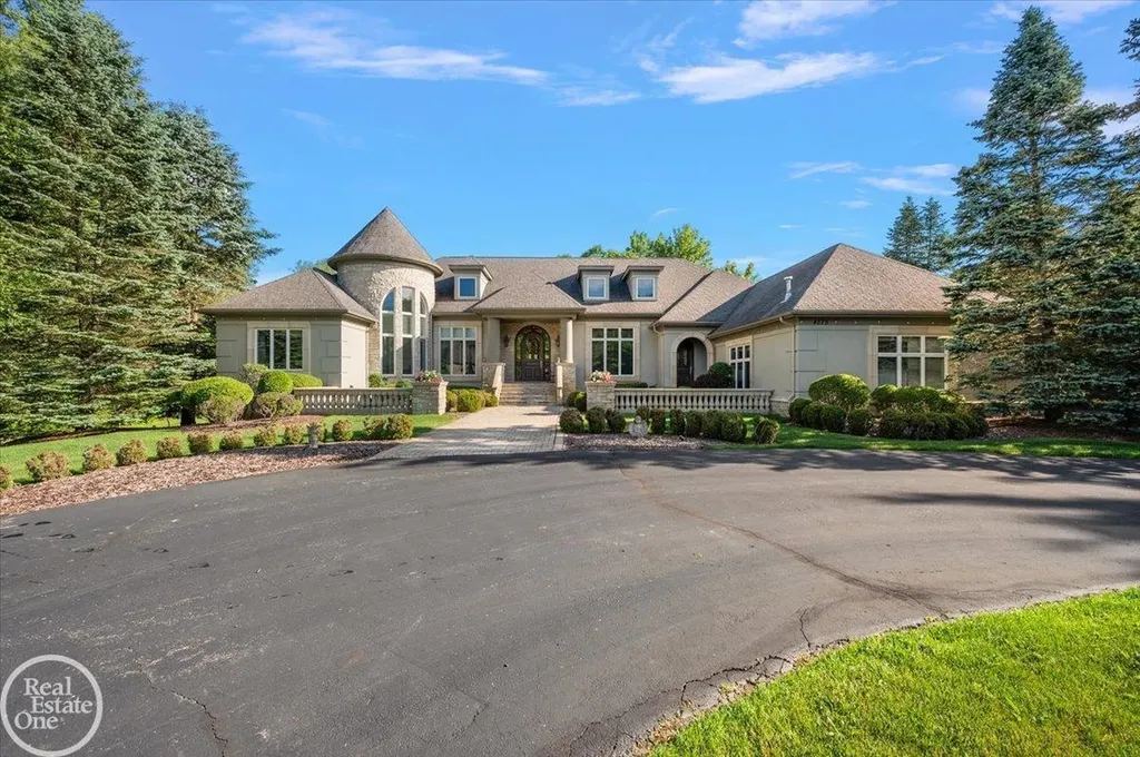 4575 Hidden Glen Circle Oakland Charter Township MI 48306