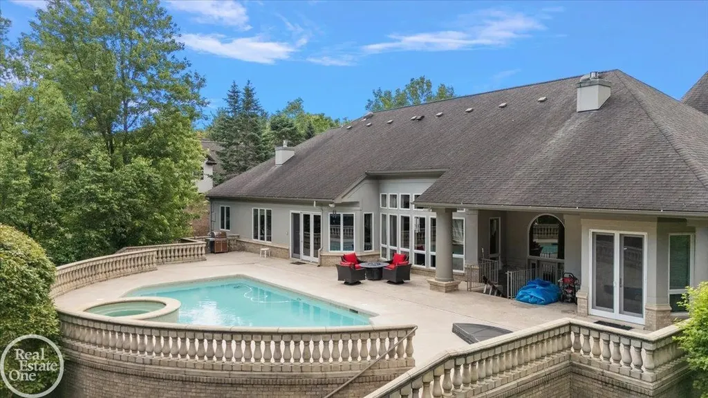 4575 Hidden Glen Circle Oakland Charter Township MI 48306