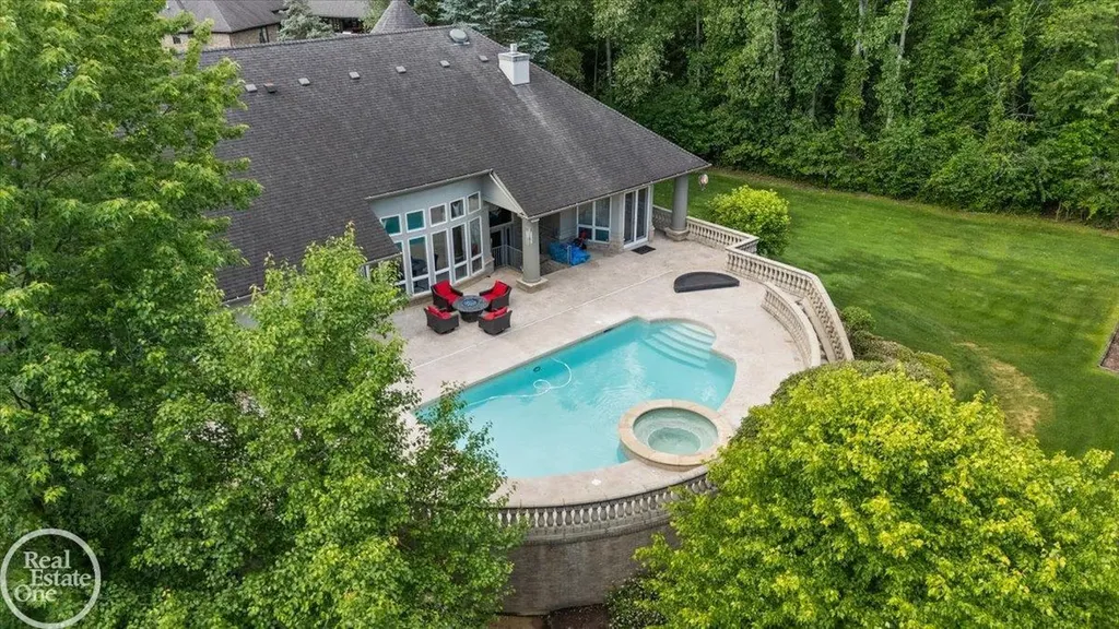 4575 Hidden Glen Circle Oakland Charter Township MI 48306