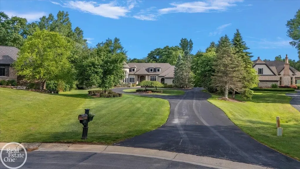 4575 Hidden Glen Circle Oakland Charter Township MI 48306