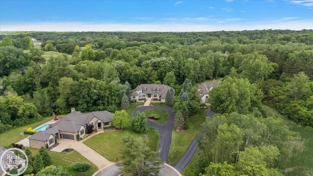 4575 Hidden Glen Circle Oakland Charter Township MI 48306