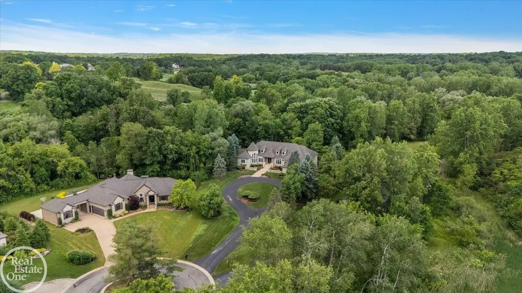 4575 Hidden Glen Circle Oakland Charter Township MI 48306