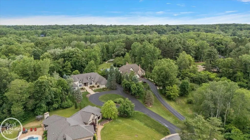 4575 Hidden Glen Circle Oakland Charter Township MI 48306