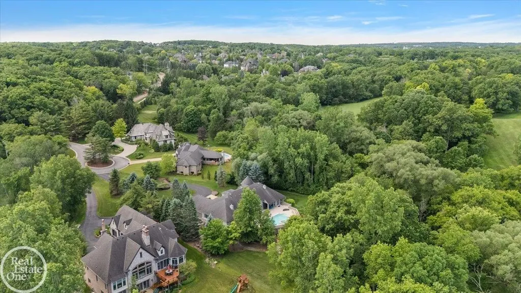 4575 Hidden Glen Circle Oakland Charter Township MI 48306