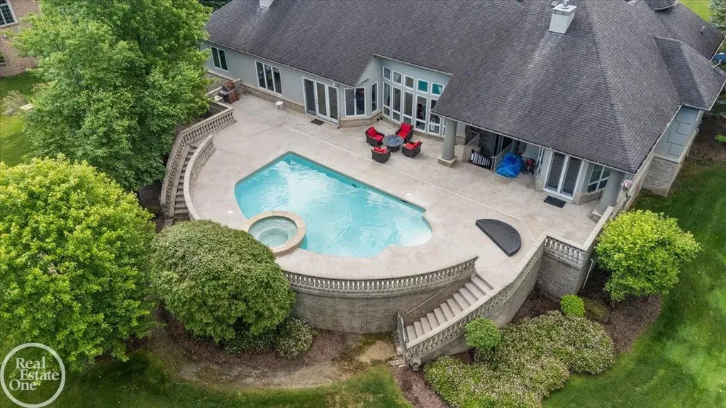 4575 Hidden Glen Circle Oakland Charter Township MI 48306